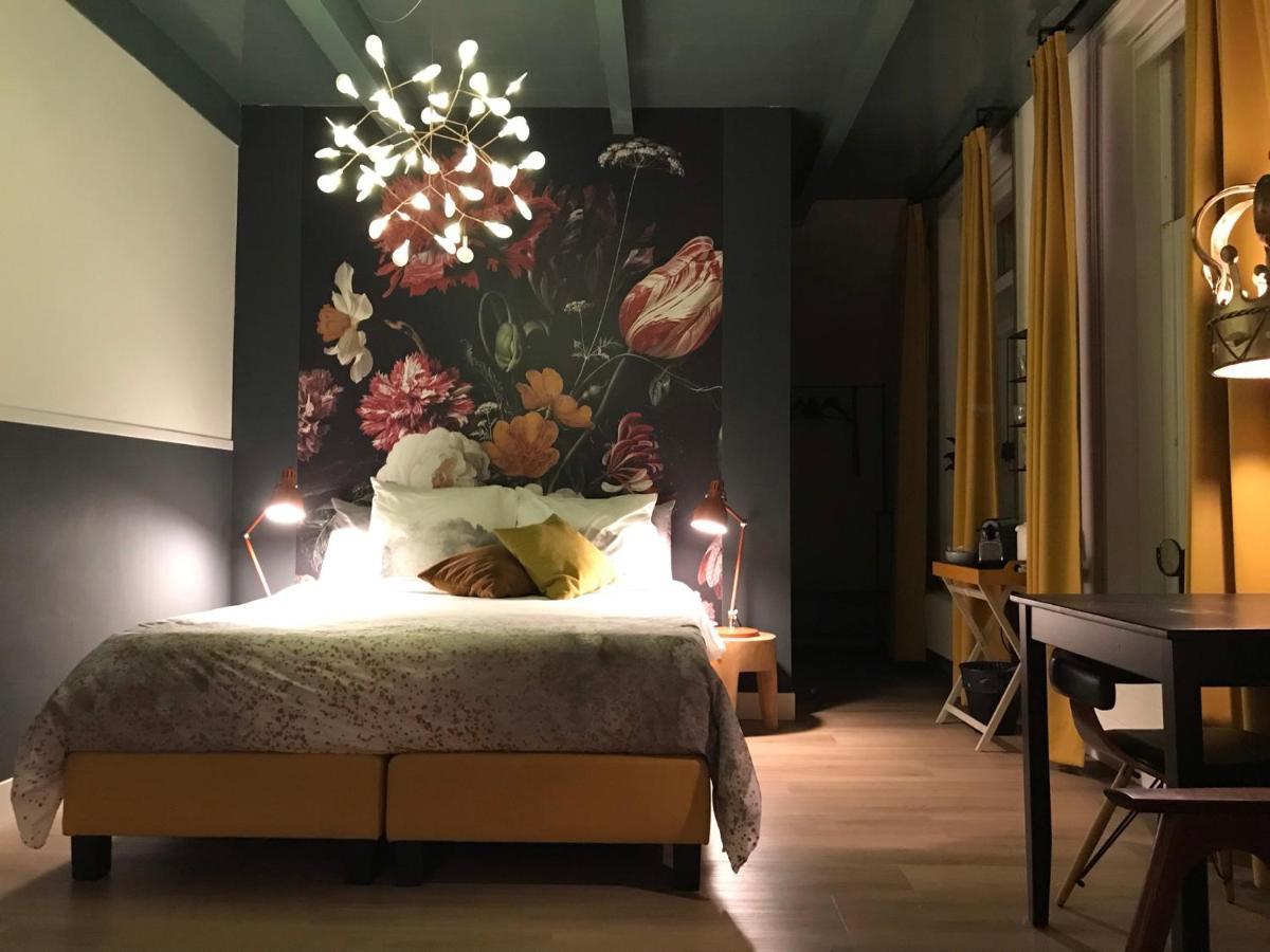 B&B Logeren Bij De Burgemeester Stad aan 't Haringvliet Esterno foto