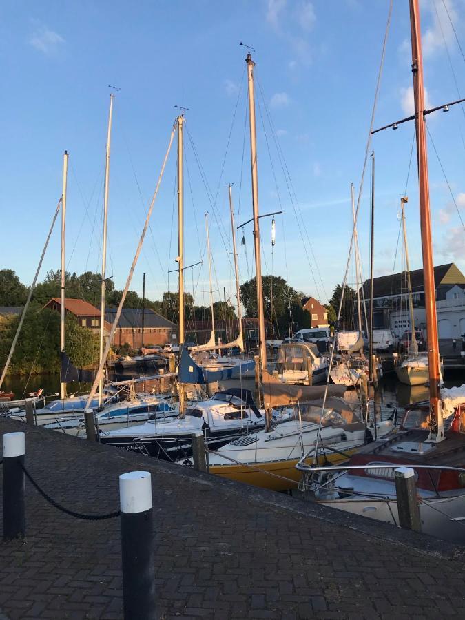 B&B Logeren Bij De Burgemeester Stad aan 't Haringvliet Esterno foto