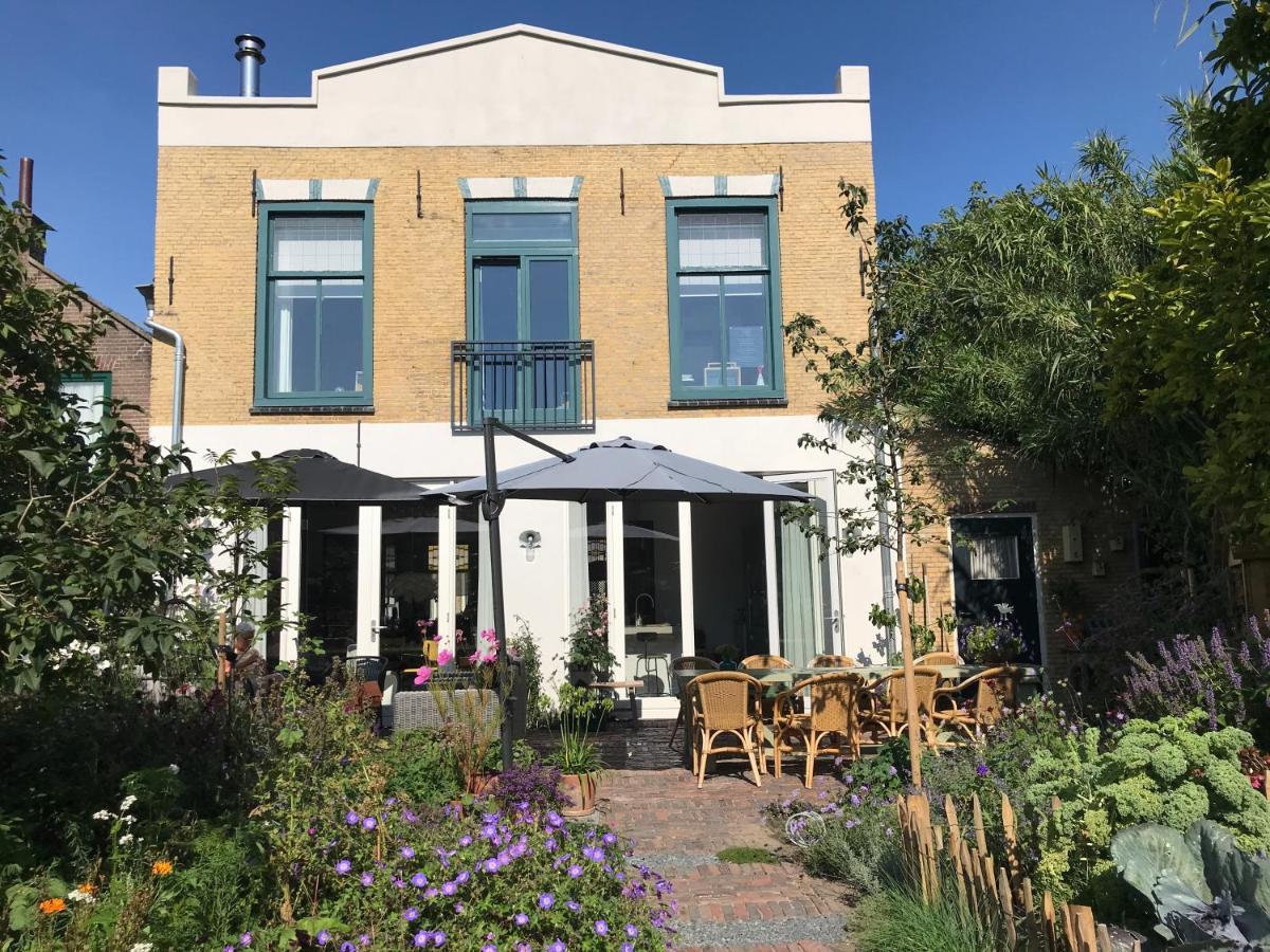 B&B Logeren Bij De Burgemeester Stad aan 't Haringvliet Esterno foto