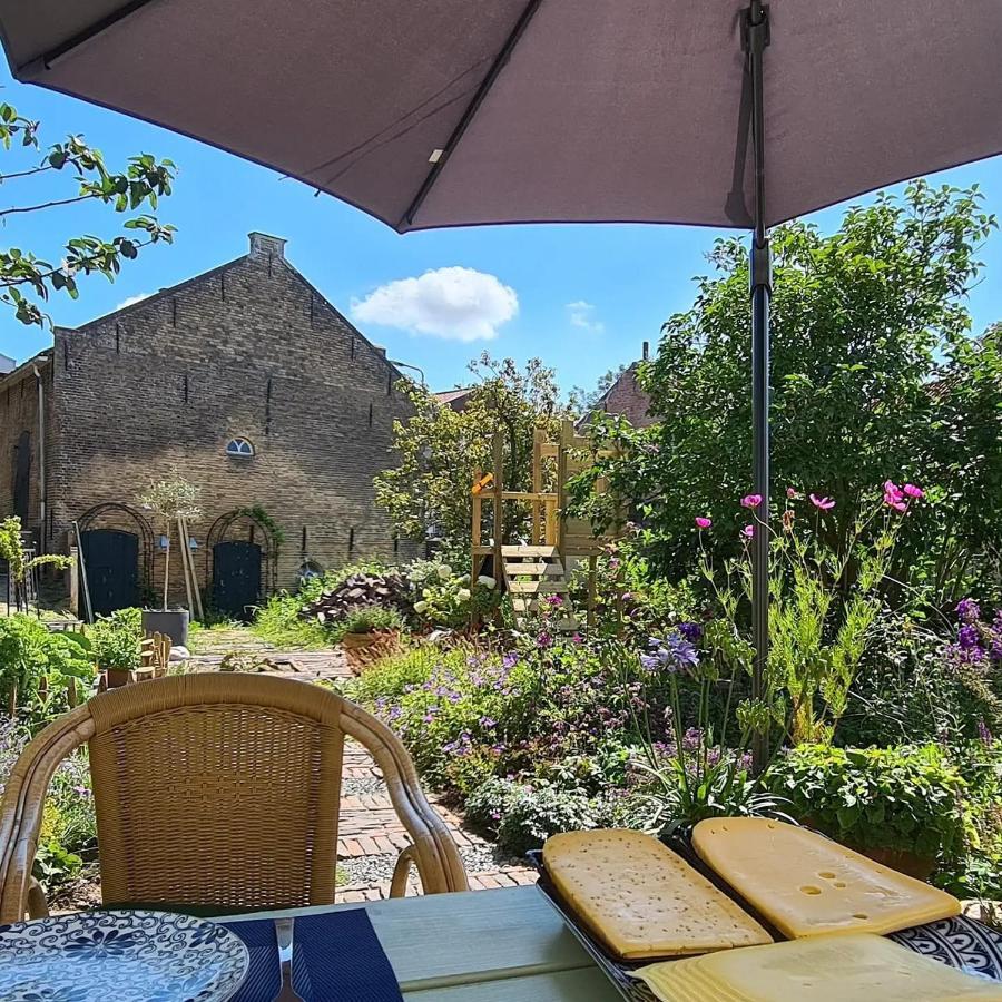 B&B Logeren Bij De Burgemeester Stad aan 't Haringvliet Esterno foto