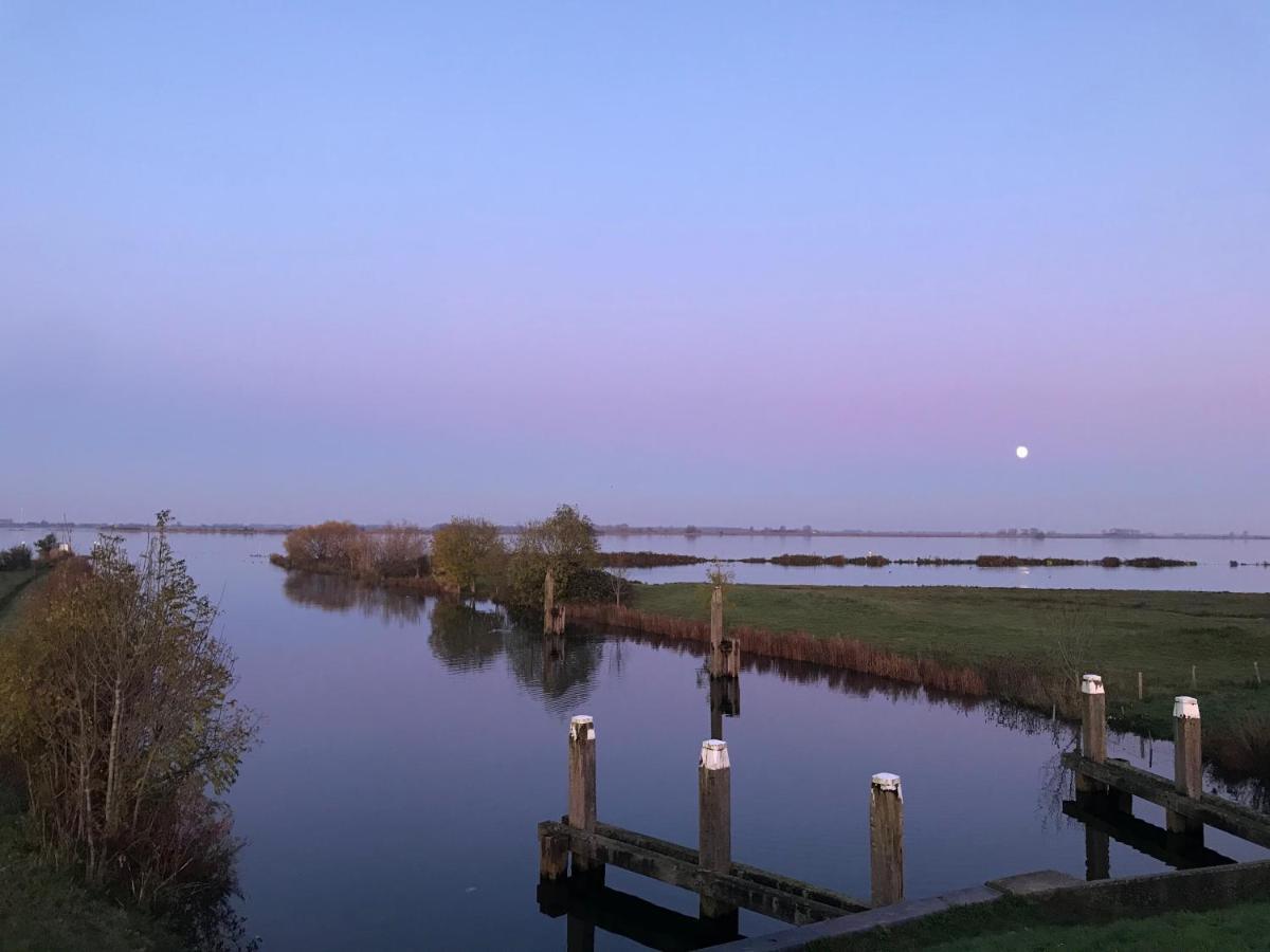 B&B Logeren Bij De Burgemeester Stad aan 't Haringvliet Esterno foto