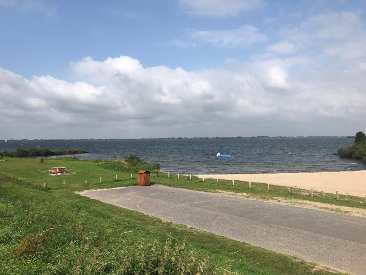 B&B Logeren Bij De Burgemeester Stad aan 't Haringvliet Esterno foto