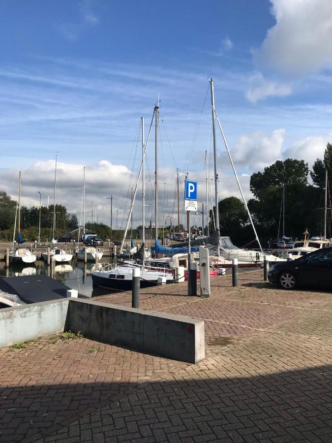 B&B Logeren Bij De Burgemeester Stad aan 't Haringvliet Esterno foto